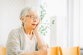 写真：インプラント治療を受けた方が高齢になった時に注意すべきトラブルって？