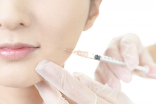 写真：インプラント治療中に美容医療は受けられる？