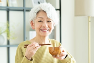 写真：インプラント手術後におすすめの食べ物は？～どんな食事ならOK？逆に控えるものは？