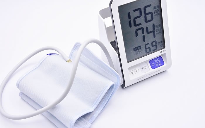 インプラント治療後の痛みや腫れの程度を左右する要因：患者さんの体質