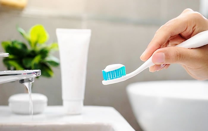インプラントにフッ素配合の歯磨き粉は使える？