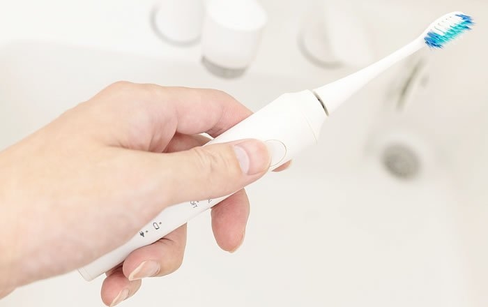 インプラントに電動歯ブラシを使っても大丈夫？