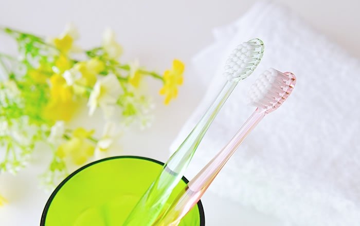 インプラントに適した歯ブラシの選び方：毛の素材と硬さで選ぶ
