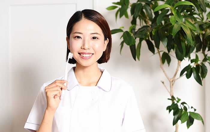 インプラントに適した歯ブラシの使い方：基本のブラッシングはやさしく・丁寧に