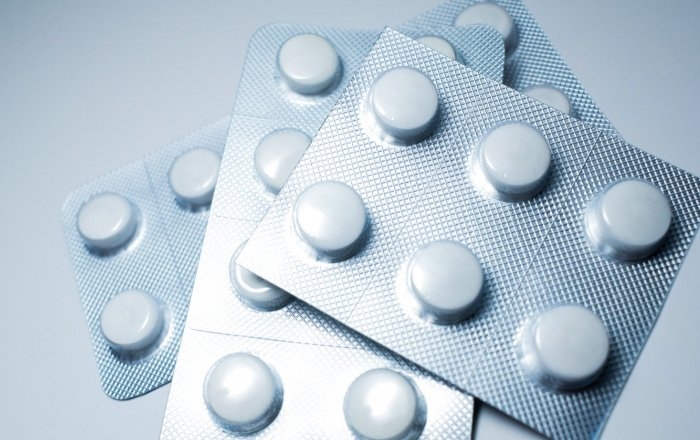 インプラント治療後の痛みや腫れへの対処方法：適量の痛み止めをきちんと服用する