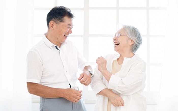 入れ歯を安定して噛めるようにするミニインプラント