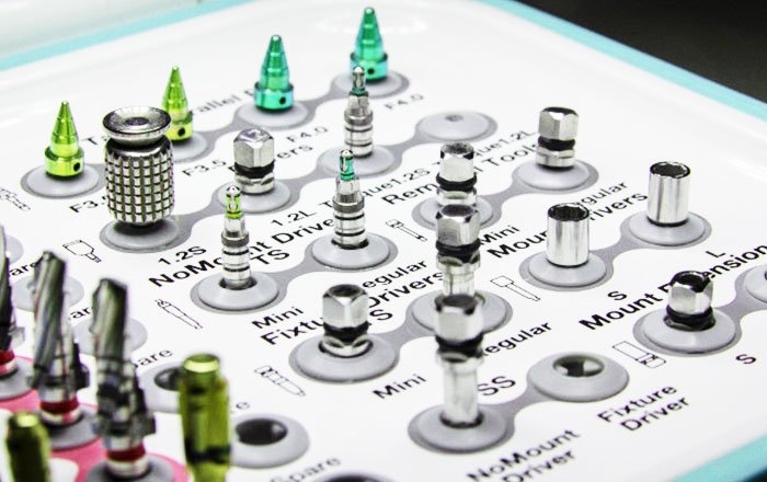 インプラントの再治療は可能なのか？結論から言うと、インプラントの再治療は可能