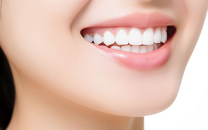 前歯部にインプラントを入れるメリット：自然で違和感のない仕上がりも期待できる