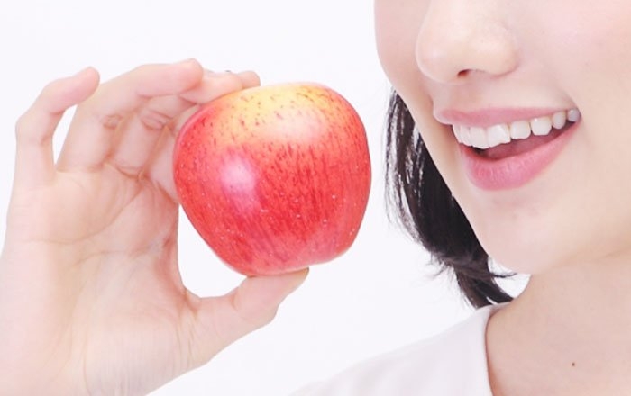 前歯部にインプラントを入れるメリット：自分の歯に近い感覚でしっかり噛める