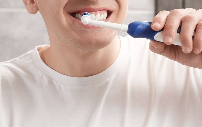 使い方によってはインプラントを傷つけることがある