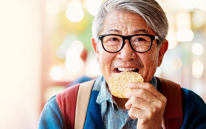 奥歯のインプラント治療のメリット：天然歯に近い感覚でしっかり噛める