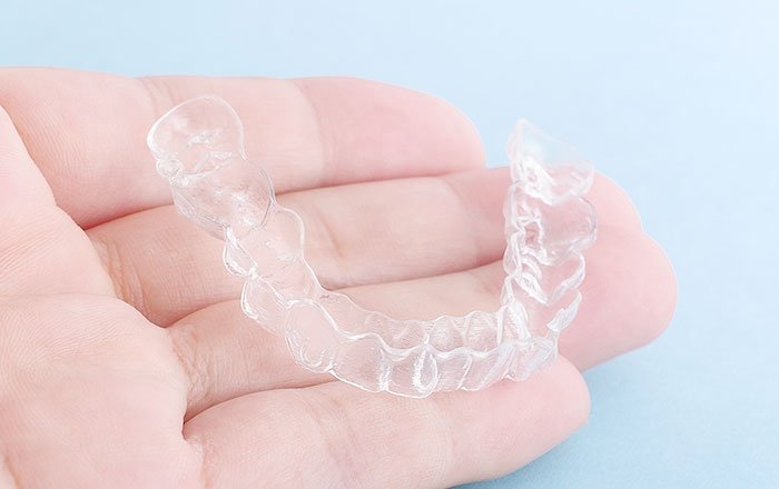 歯ぎしりからインプラントを守るために：マウスピース（ナイトガード）を使用する