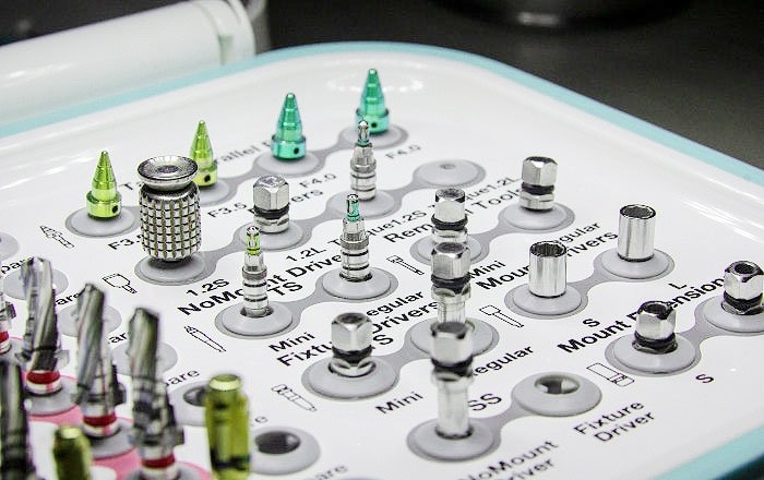 ロボットによるインプラント治療で期待されるメリット：安定して高精度な処置が行える