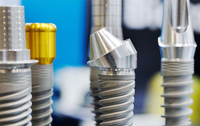 災害時に起こりうるインプラントトラブル：アバットメントのネジの緩み