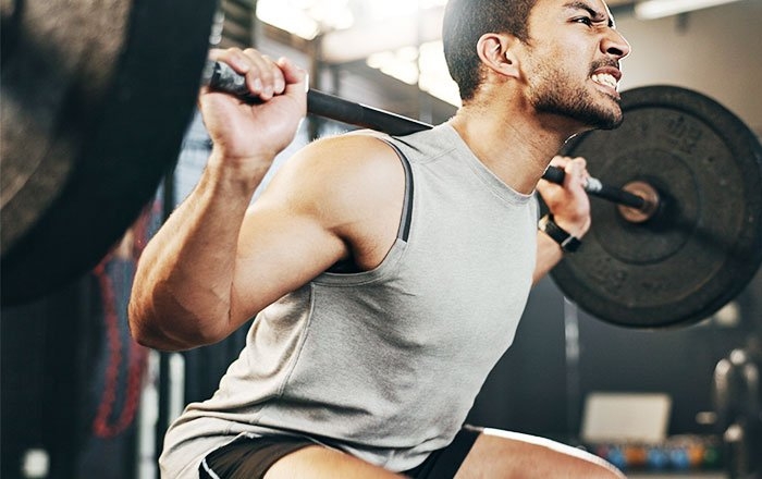 スポーツ選手や格闘家がインプラント治療を受ける際の注意点：食いしばり