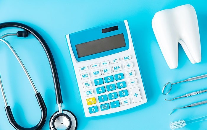 歯科医院によってインプラントの治療費に差があるのはどうして？