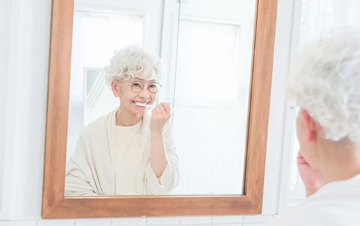 高齢になると生じるさまざまなお口の問題：身体機能の低下によってセルフケアが困難になる