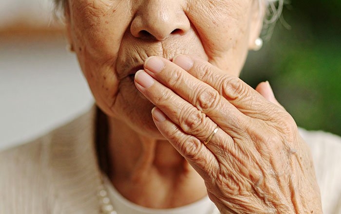 高齢になると生じるさまざまなお口の問題：認知機能の低下により診察が難しくなる