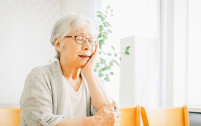 インプラント治療を受けた方が高齢になった時に注意すべきトラブルって？
