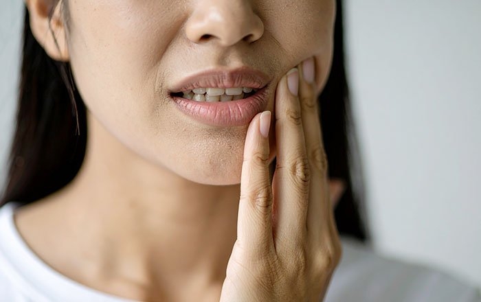 インプラントで噛むと痛みや違和感がある場合