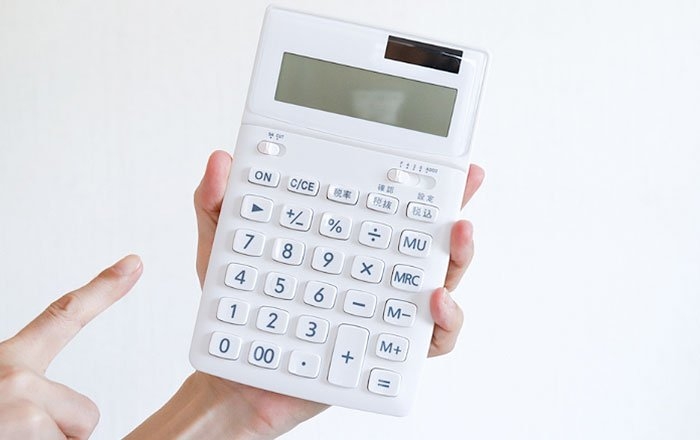 プレシジョンインプラントでは、詳細な検査やサージカルガイドの作製といった追加費用がかかります。