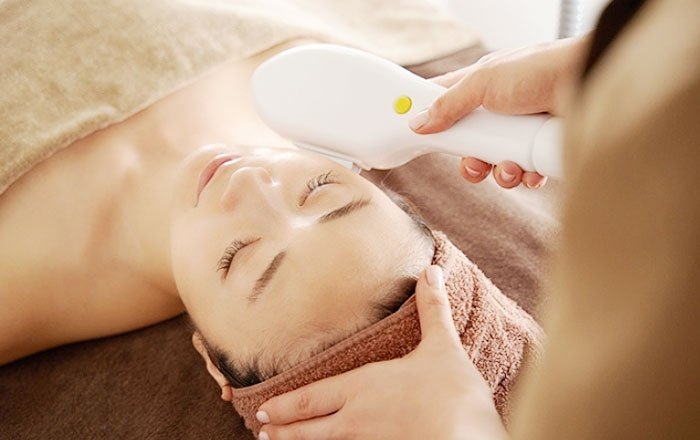 インプラント治療後にできる美容施術と注意点：フォトフェイシャル（IPL光治療）