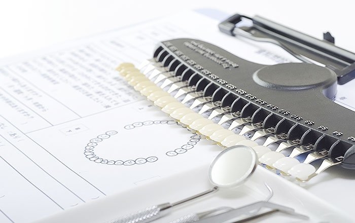 ホワイトニングはインプラントがあっても問題なく受けられます